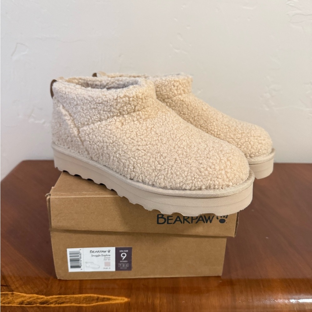 Bearpaw platform slip on boots size 9 nwt
